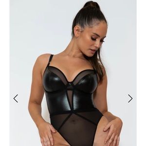 Curvy Kate Lucky Star Plunge Body Black